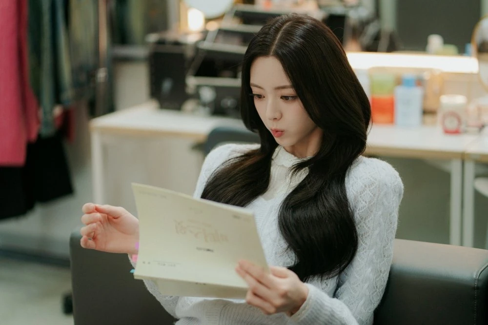 ITZY ยูนะในซีรีส์ My Bias, My Boss