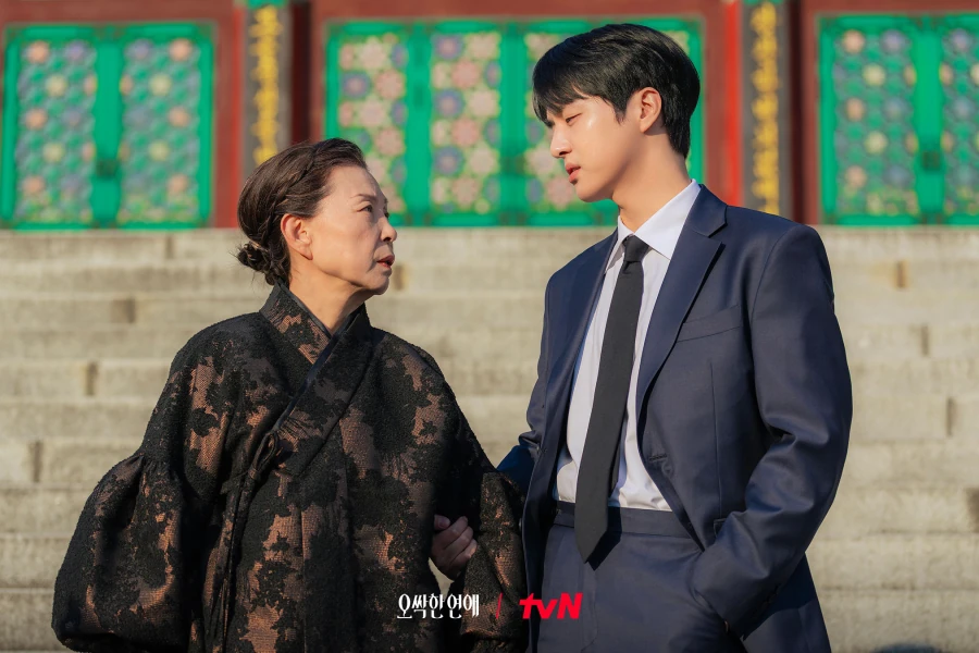 คุณยายทั้งสองในซีรี่ส์เรื่อง Spooky in Love (สะดุดรักกุ๊กกุ๊กกู๋)